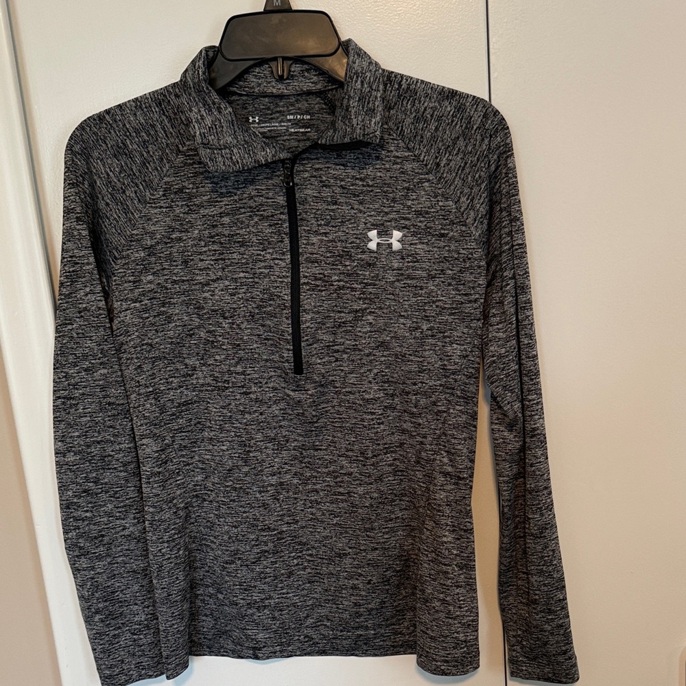 Under Armour Women's Heathered Gray Long Sleeve 1/4 Zip Pullover